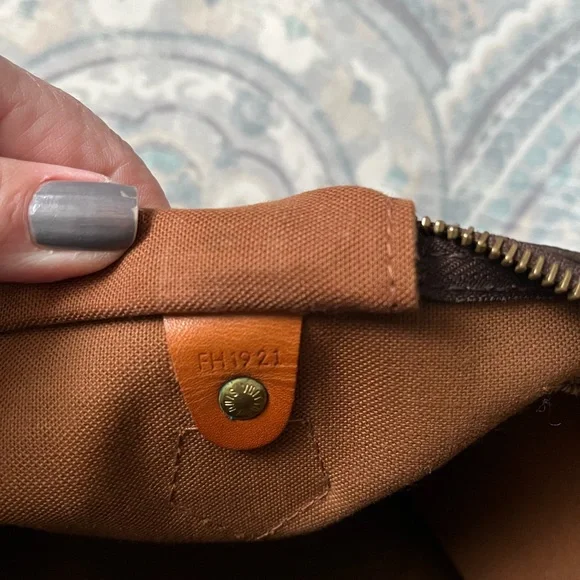 Authentic Louis Vuitton Speedy 30 - Picture 5 of 11